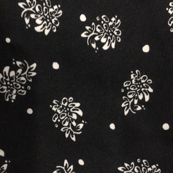 Black and white tank top - Picture 5 of 5